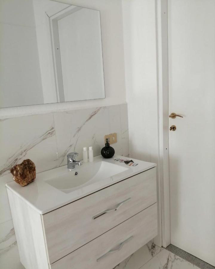 Appartamento Moderno Rustico Олбия Екстериор снимка