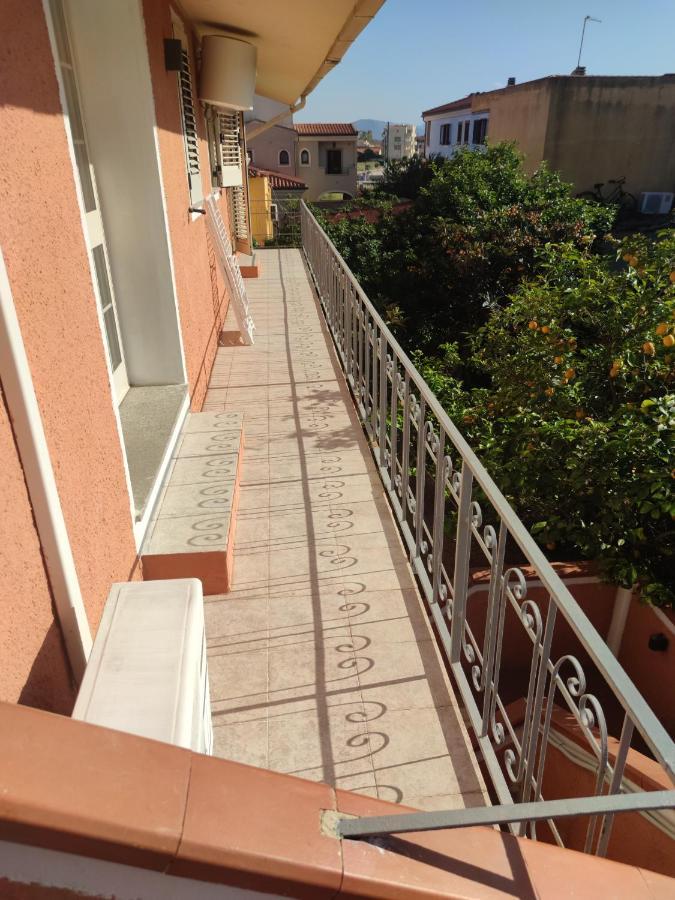 Appartamento Moderno Rustico Олбия Екстериор снимка