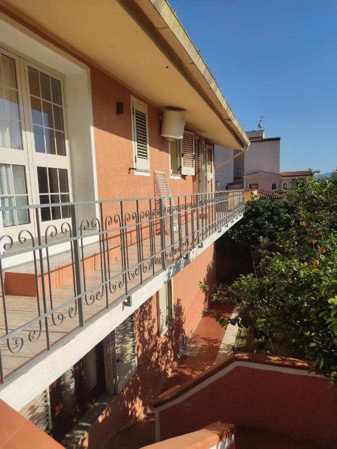 Appartamento Moderno Rustico Олбия Екстериор снимка